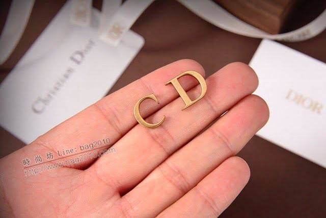Dior飾品 迪奧經典熱銷新款金色復古字母CD耳釘耳環  zgd1169